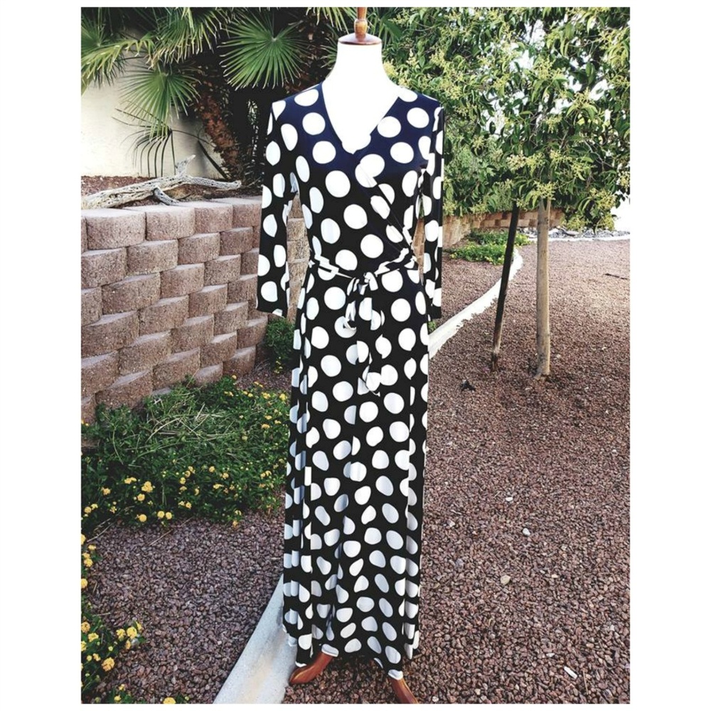 BLACK AND WHITE POLKA DOT MAXI DRESS - Picture 5 of 7